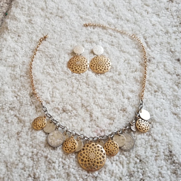 NWT NECKLACE AND EARRINGS SET - Picture 3 of 3